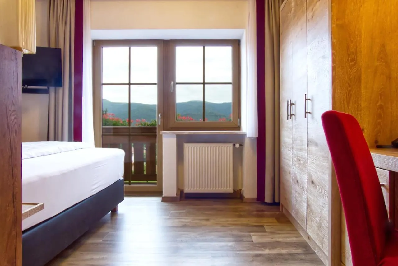 Garnihotel Zur Linde - Bayerischer Wald - Aktivcard Mit 154 Kostenfreien Leistungen - Kostenloser Parkplatz Лоберг