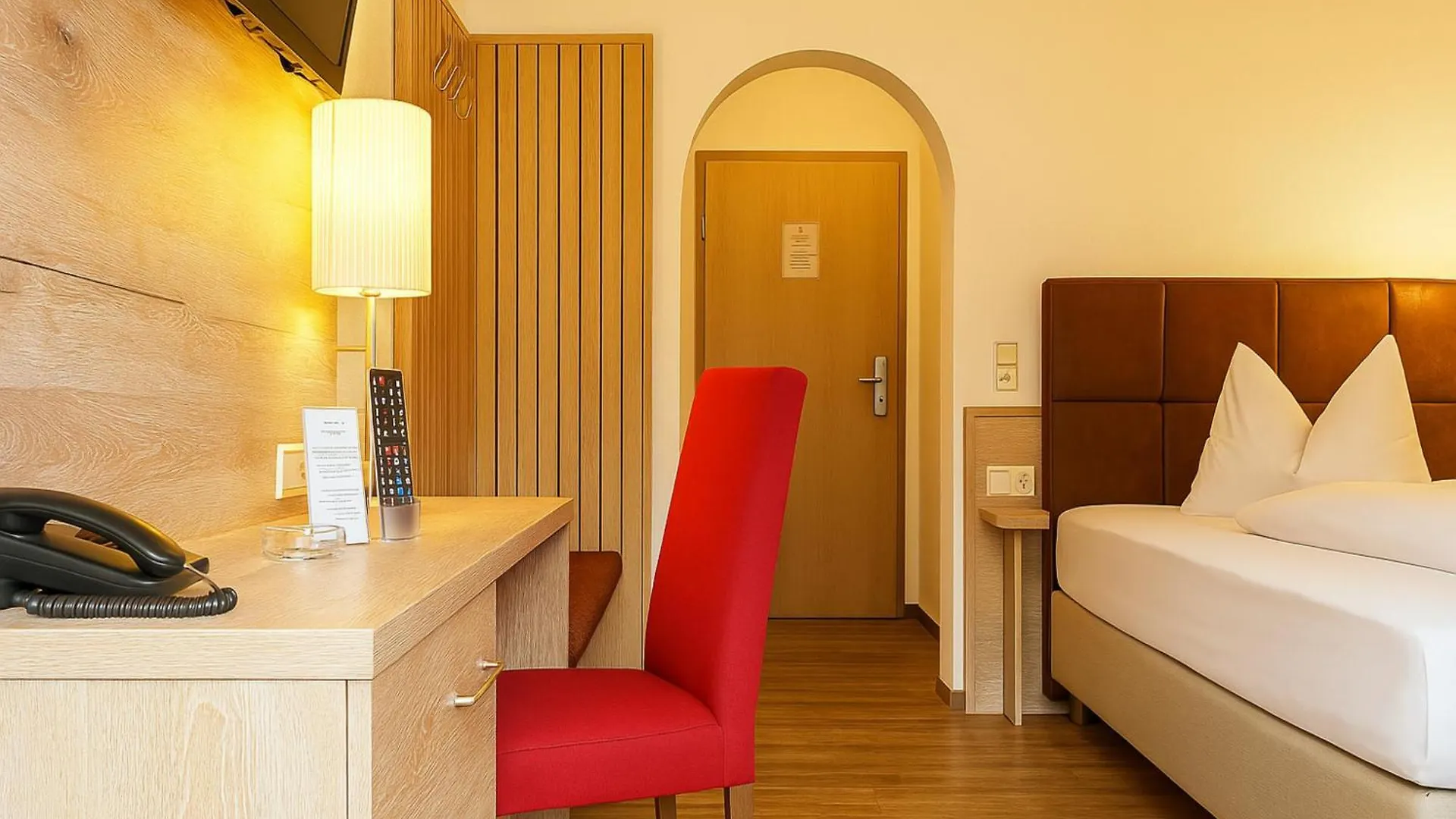 Garnihotel Zur Linde - Bayerischer Wald - Aktivcard Mit 154 Kostenfreien Leistungen - Kostenloser Parkplatz Лоберг Отель